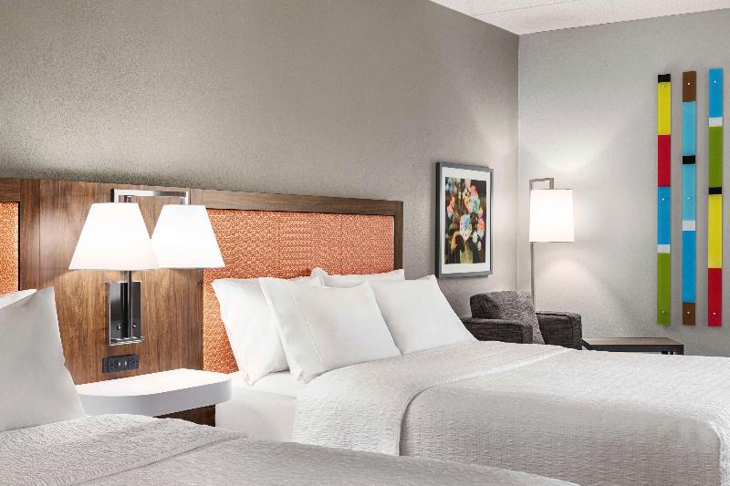 Hampton Inn Quakertown image