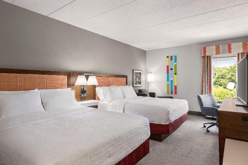 Hampton Inn Quakertown image