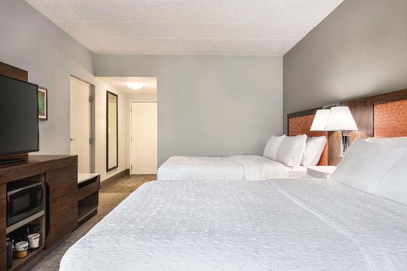 Hampton Inn Quakertown image