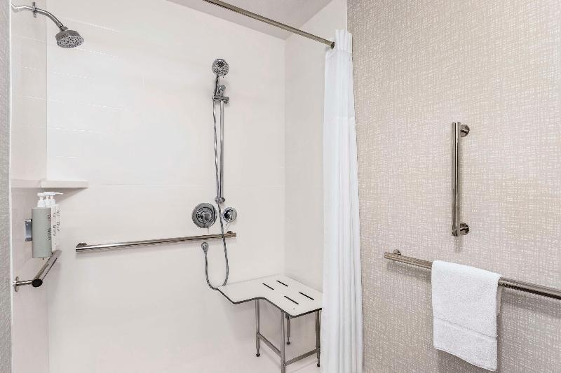 Hampton Inn Quakertown image