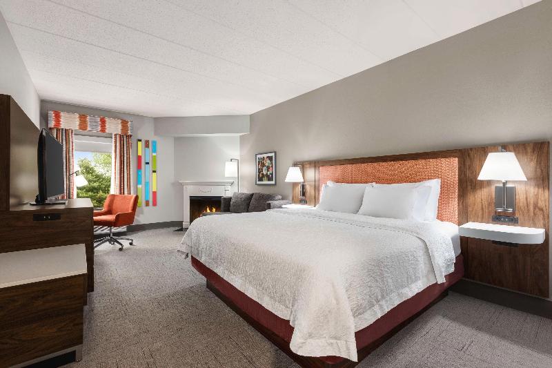 Hampton Inn Quakertown image