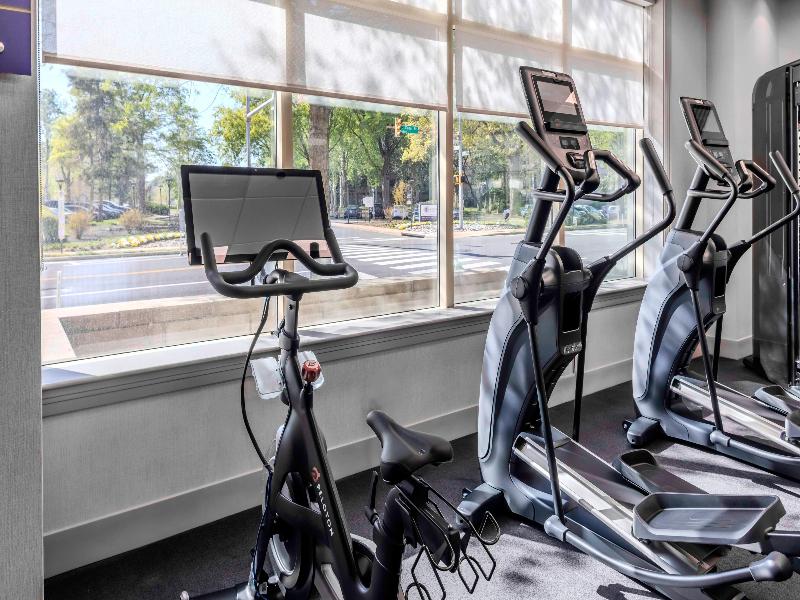 Hampton Inn & Suites Arlington Crystal City DCA image