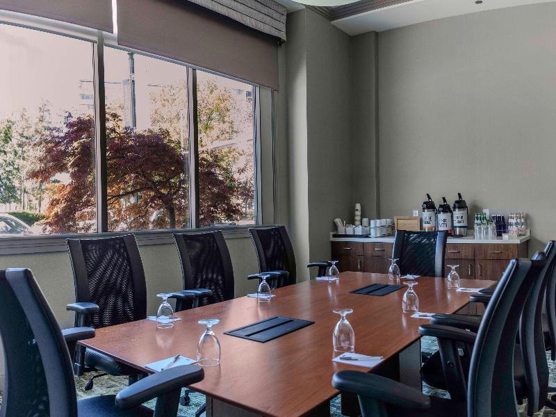 Hampton Inn & Suites Arlington Crystal City DCA image