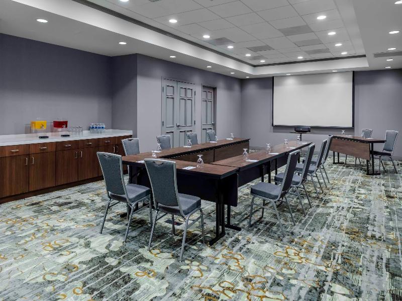 Hampton Inn & Suites Arlington Crystal City DCA image