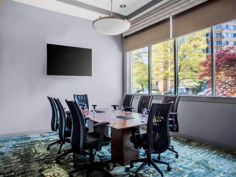 Hampton Inn & Suites Arlington Crystal City DCA image