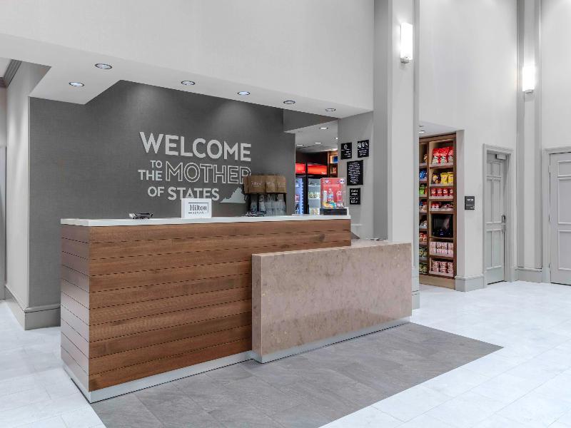 Hampton Inn & Suites Arlington Crystal City DCA image