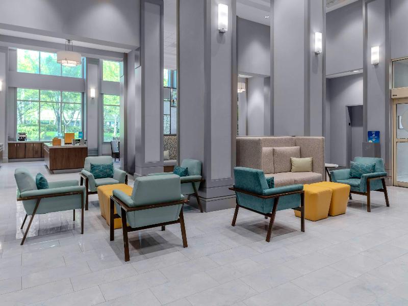 Hampton Inn & Suites Arlington Crystal City DCA image
