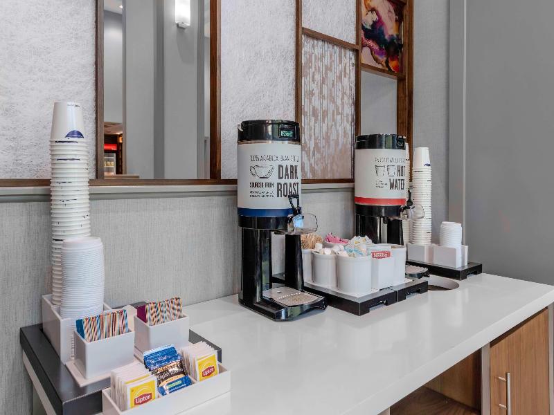 Hampton Inn & Suites Arlington Crystal City DCA image