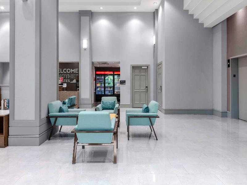 Hampton Inn & Suites Arlington Crystal City DCA image