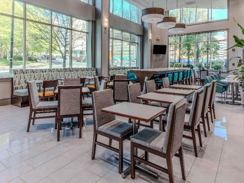 Hampton Inn & Suites Arlington Crystal City DCA image
