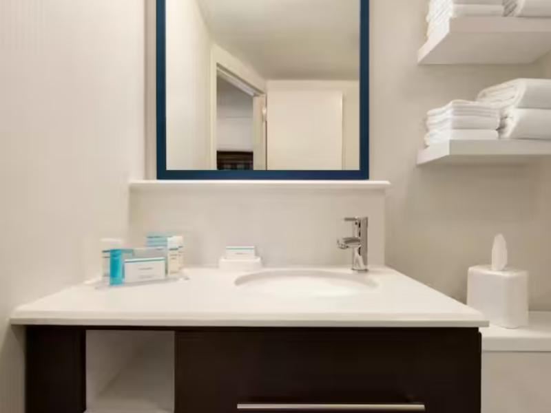 Hampton Inn Appleton-Fox River Mall Area image