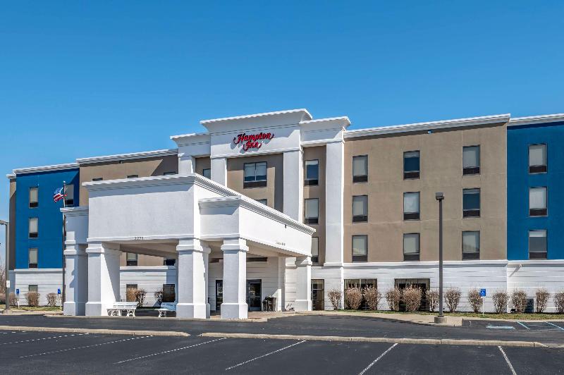 Hampton Inn Greenfield image