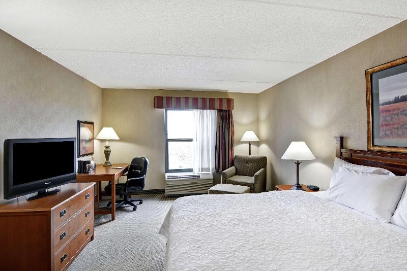 Hampton Inn Bloomsburg image