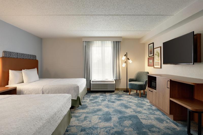 Hampton Inn Hagerstown image