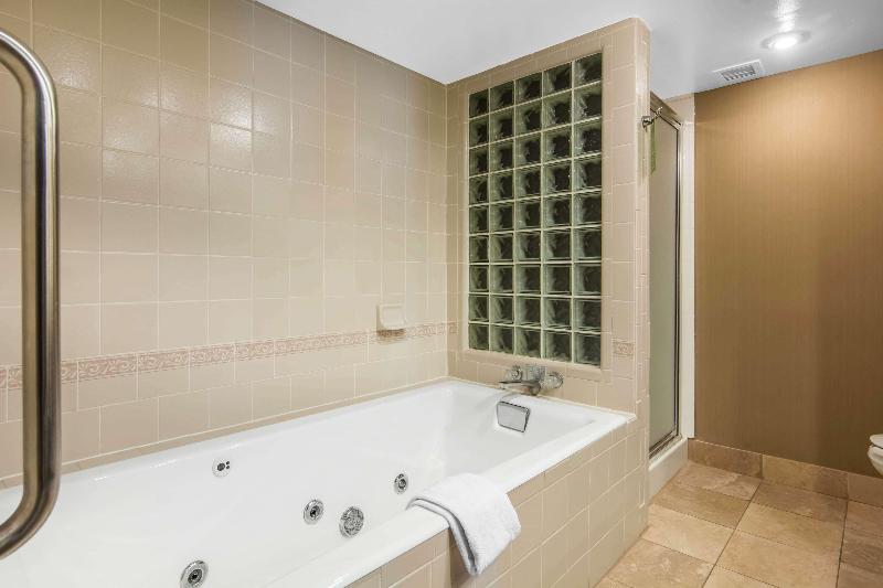 Hampton Inn South Hill image