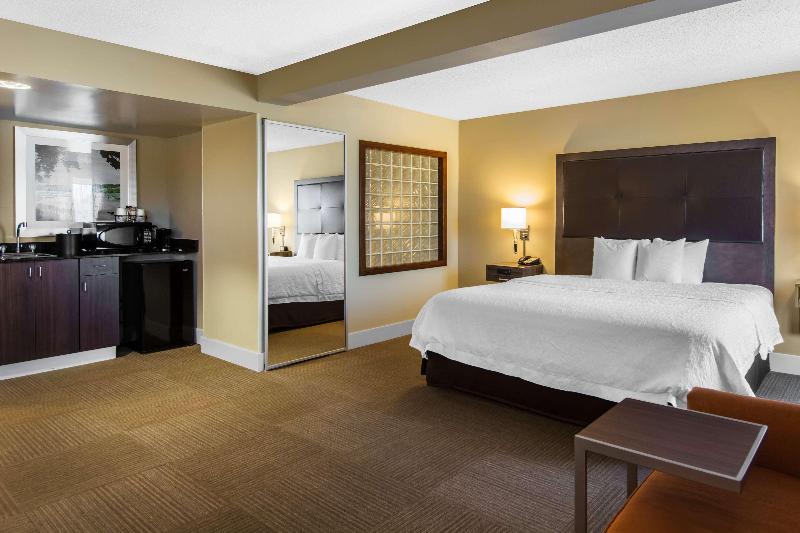 Hampton Inn South Hill image
