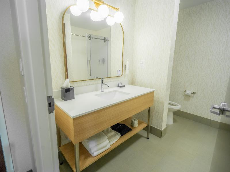 Hampton Inn & Suites Mission image