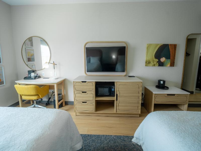 Hampton Inn & Suites Mission image