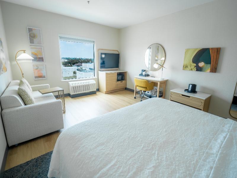 Hampton Inn & Suites Mission image