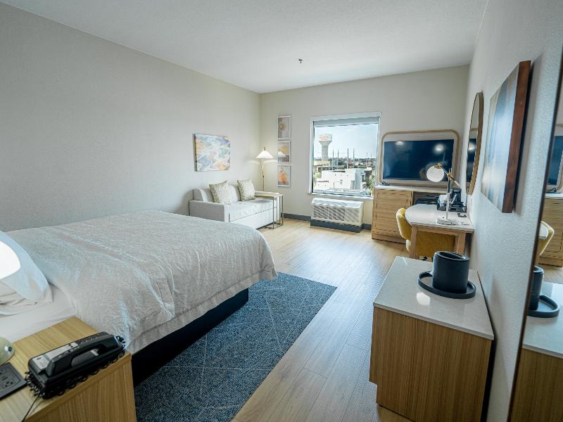 Hampton Inn & Suites Mission image