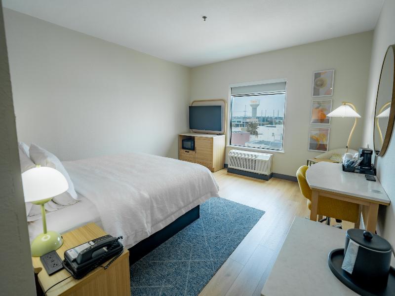 Hampton Inn & Suites Mission image