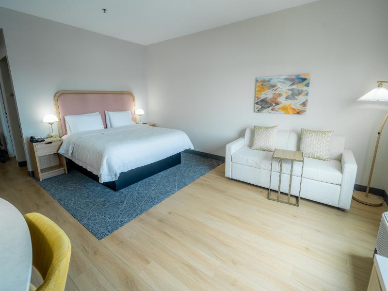Hampton Inn & Suites Mission image