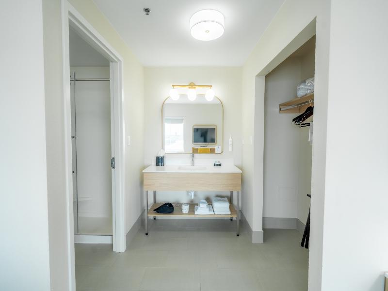 Hampton Inn & Suites Mission image