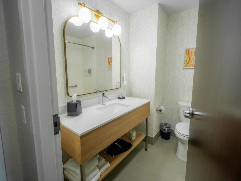 Hampton Inn & Suites Mission image