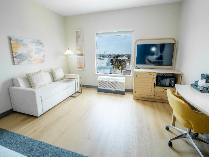 Hampton Inn & Suites Mission image