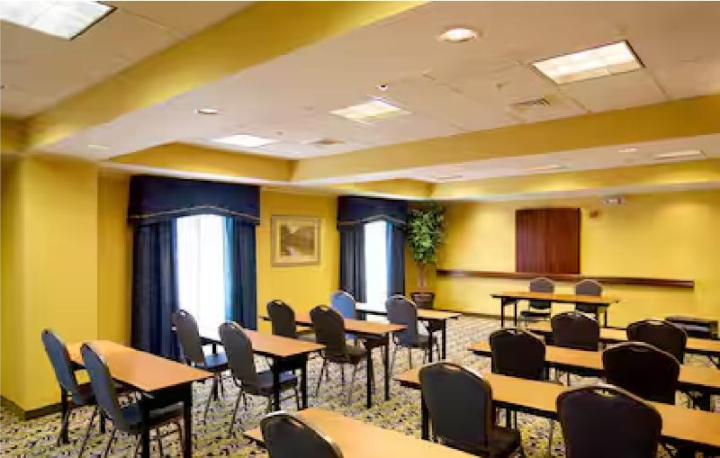 Hampton Inn & Suites Lake Wales image