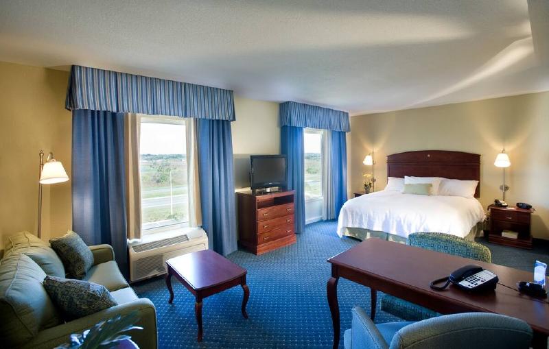 Hampton Inn & Suites Lake Wales image