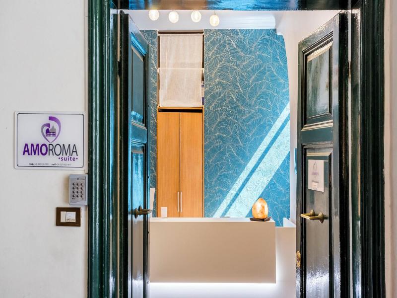 Nicole Suite image