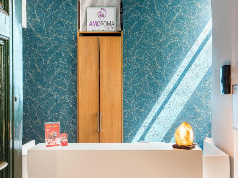 Nicole Suite image