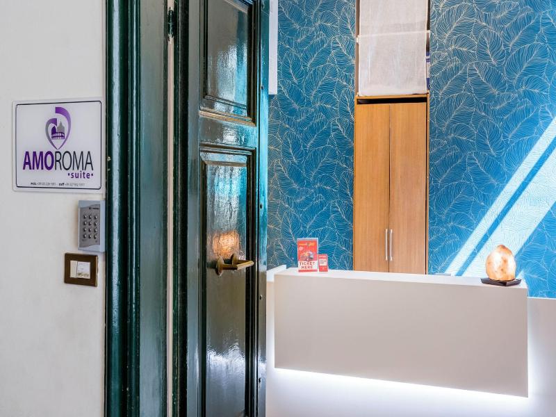 Nicole Suite image