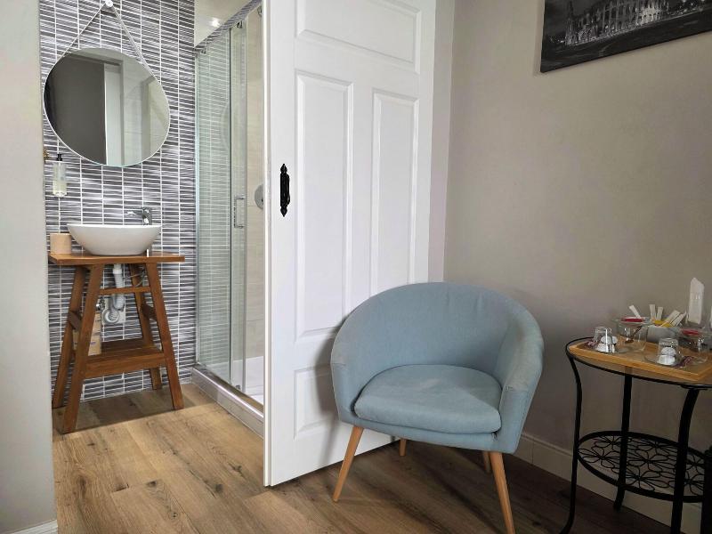 Nicole Suite image