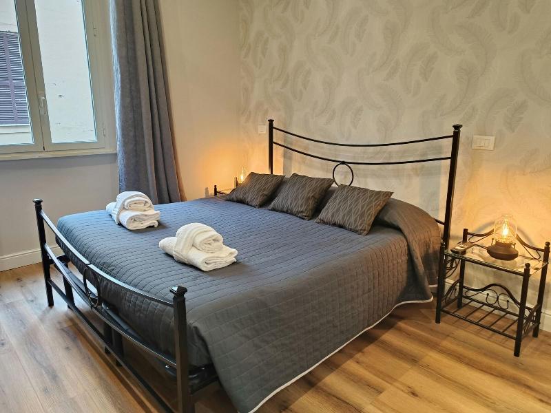 Nicole Suite image