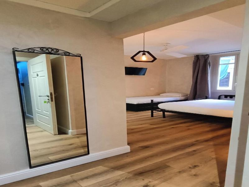 Nicole Suite image