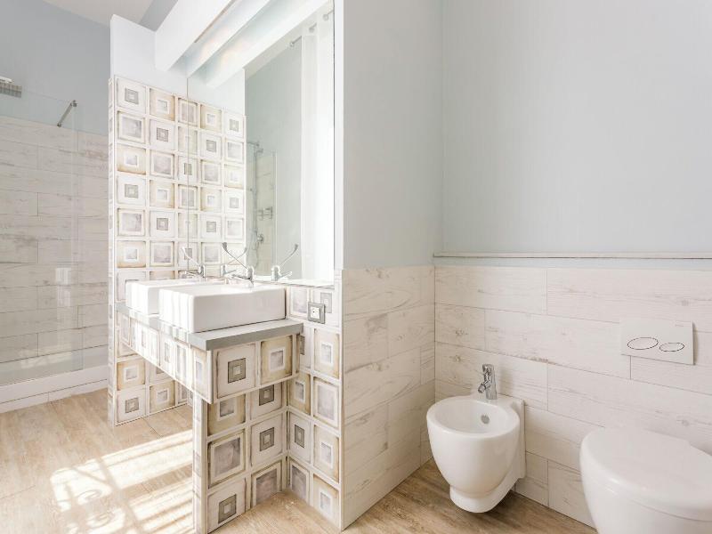 Nicole Suite image