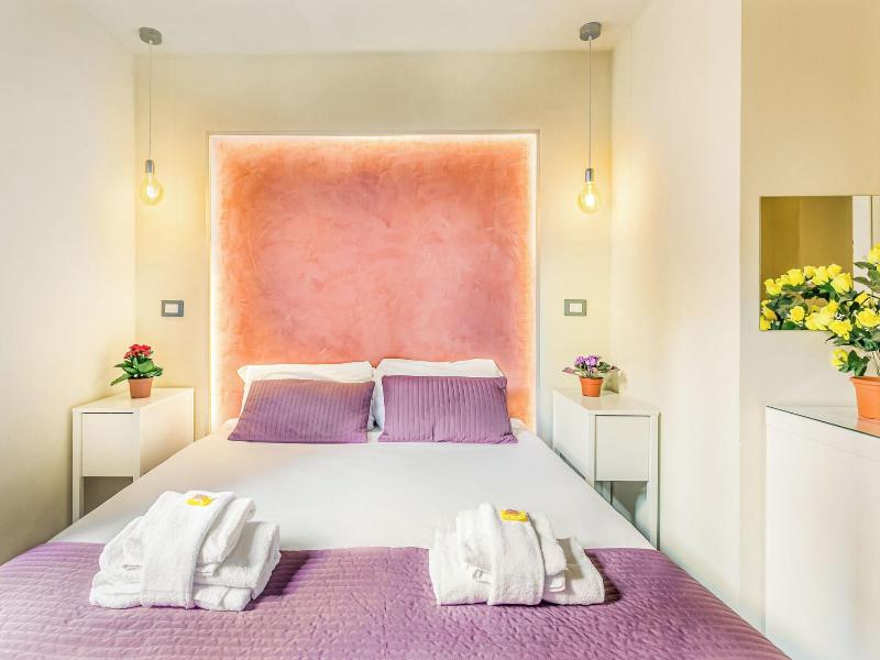 Nicole Suite image