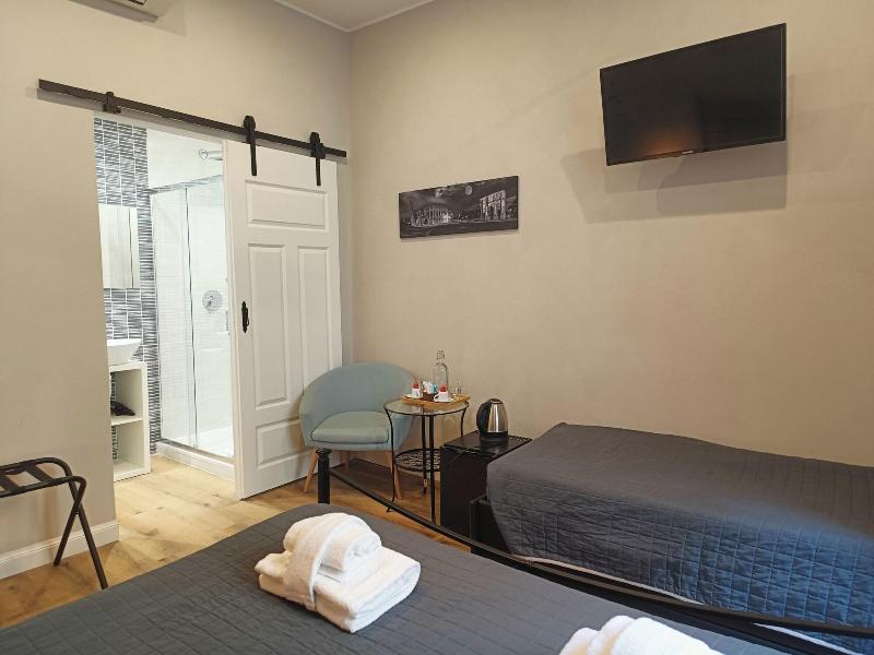 Nicole Suite image
