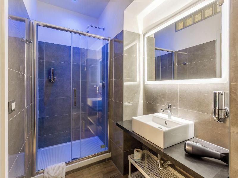 Nicole Suite image