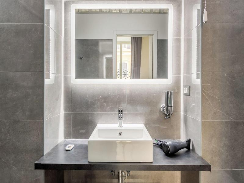 Nicole Suite image