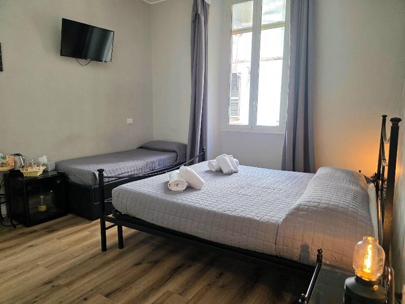 Nicole Suite image