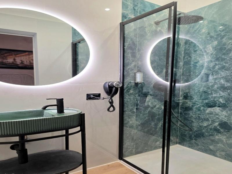 Nicole Suite image
