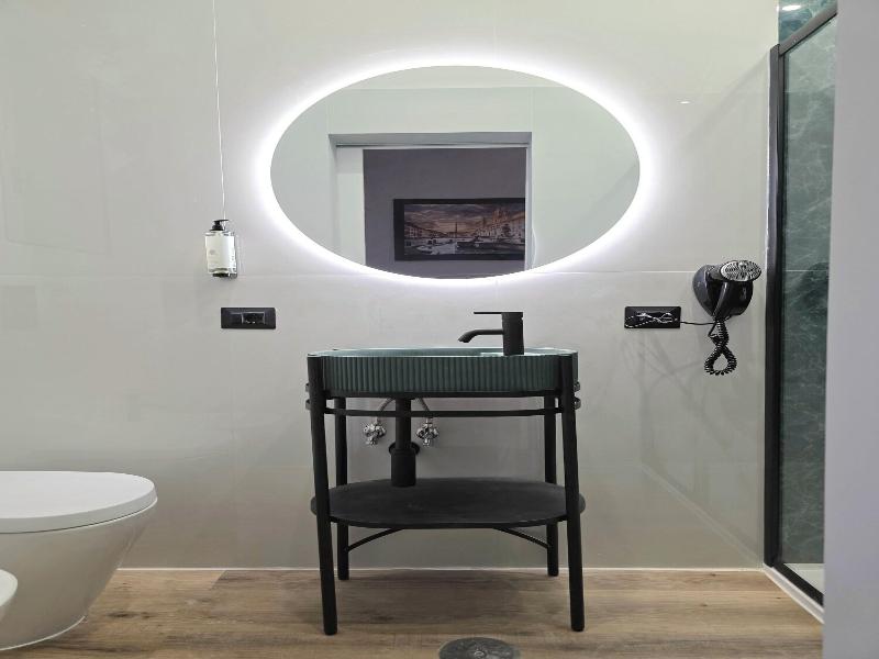 Nicole Suite image