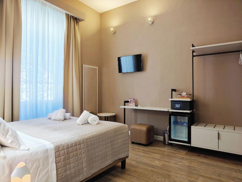 Nicole Suite image