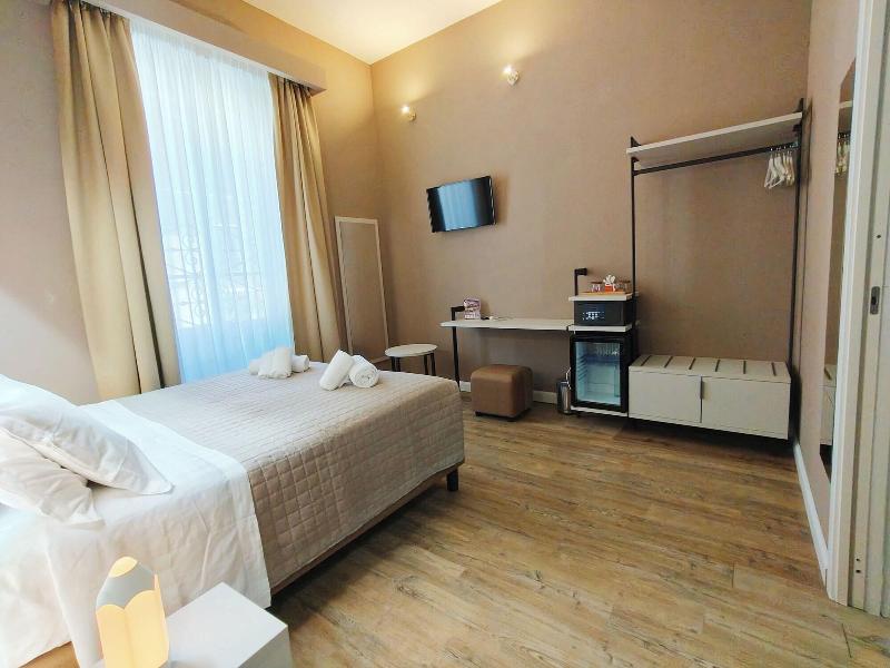 Nicole Suite image