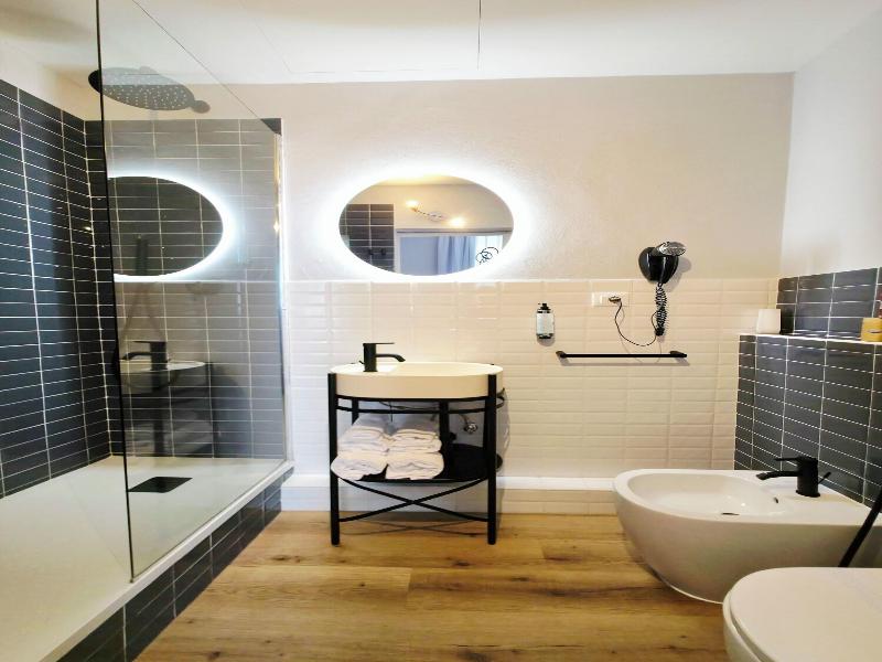 Nicole Suite image