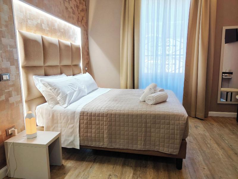 Nicole Suite image