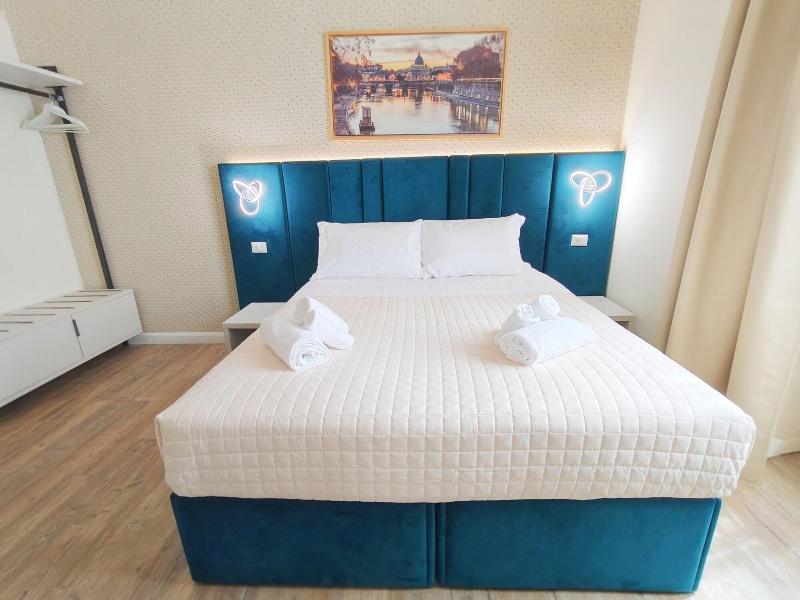 Nicole Suite image